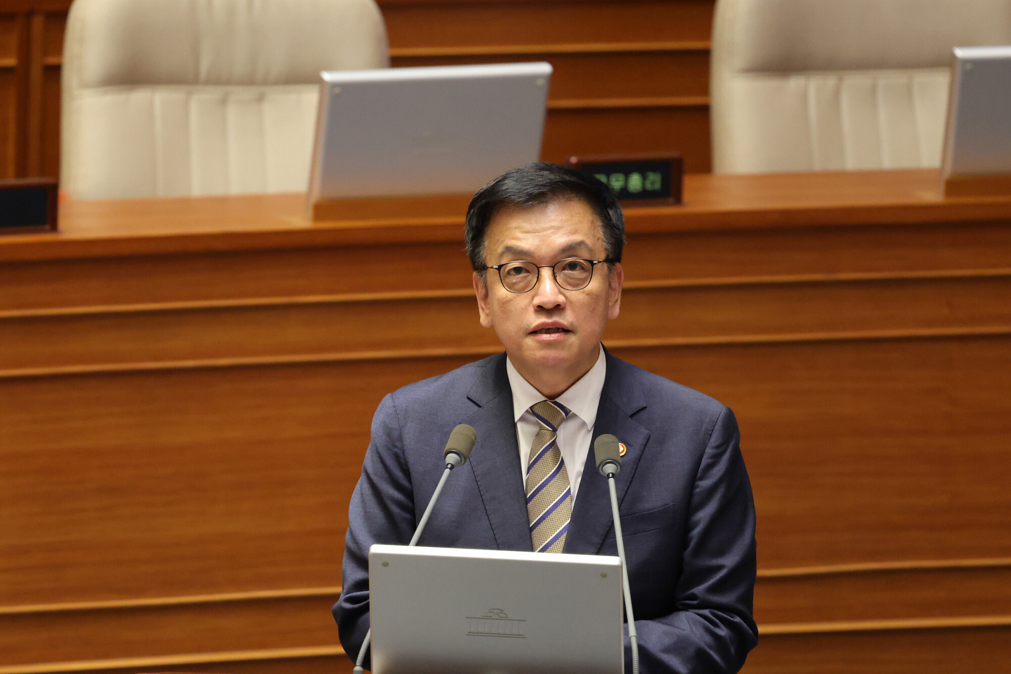 최상목 전 경제부총리 겸 기획재정부장관이 2025년 4월 15일 오후 국회 본회의 경제에 관한 대정부질문에서 의원 질의에 답하고 있다.  사진 = 박은숙 기자