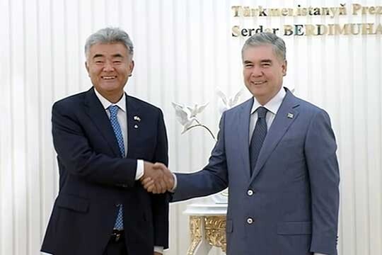 정원주 회장이 10월 14일 투르크메니스탄 최고지도자를 예방하고 있다.