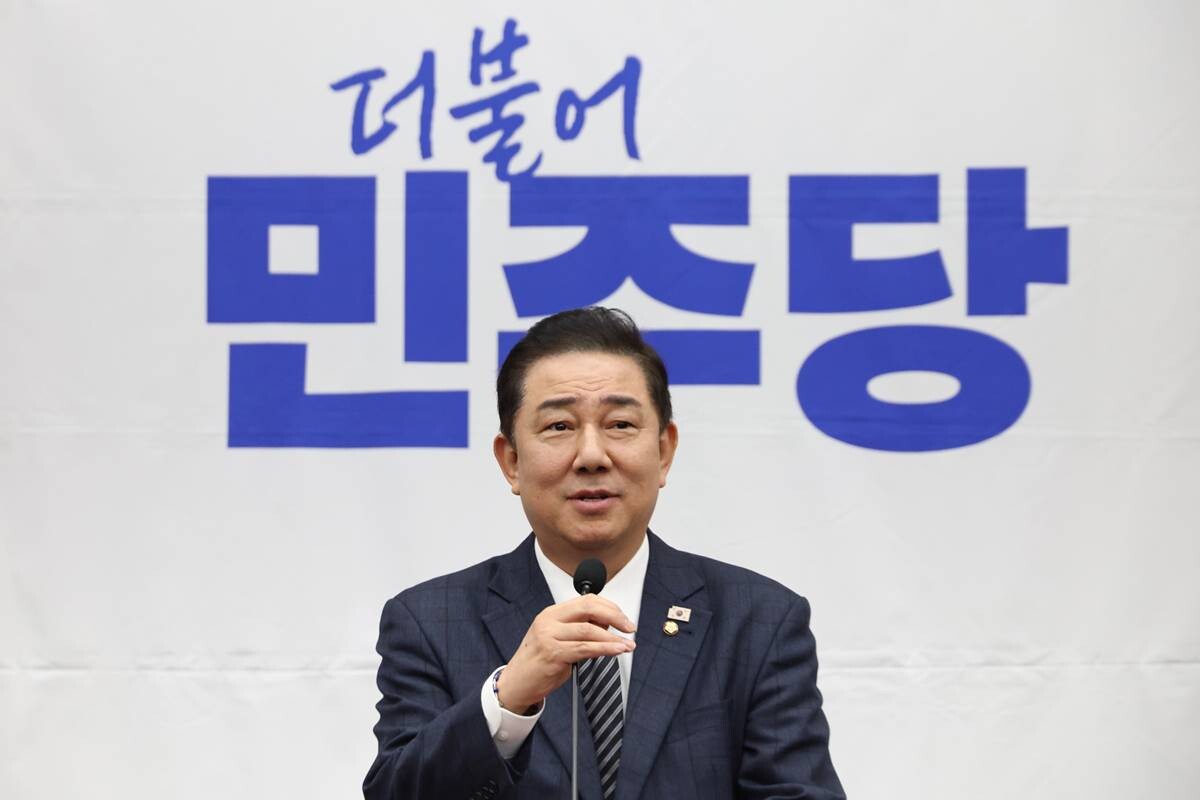 더불어민주당 김병기 원내대표가 27일 국회에서 열린 의원총회에서 발언하고 있다. 사진=박은숙 기자