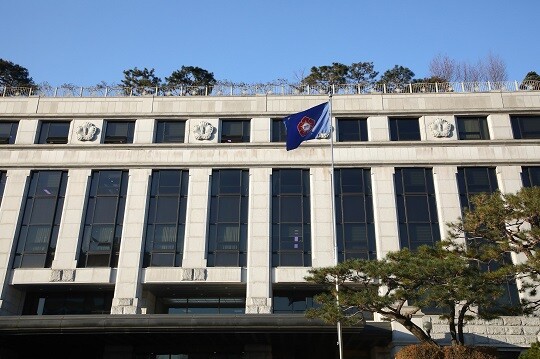 13세 미만 아동을 상대로 한 강제추행 범죄에서 '최소 징역 5년 이상'으로 처벌하는 법정형이 헌법에 어긋나지 않는다는 헌법재판소의 판단이 나왔다. 사진=임준선 기자