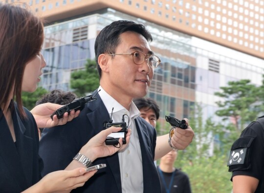 ‘김건희 집사 게이트' 의혹에 연루된 혐의를 받는 조영탁 IMS모빌리티 대표가 조사를 받기 위해 8월 20일 오전 서울 종로구 김건희 특검팀(민중기 특별검사팀) 사무실로 출석하고 있다. 사진=박정훈 기자