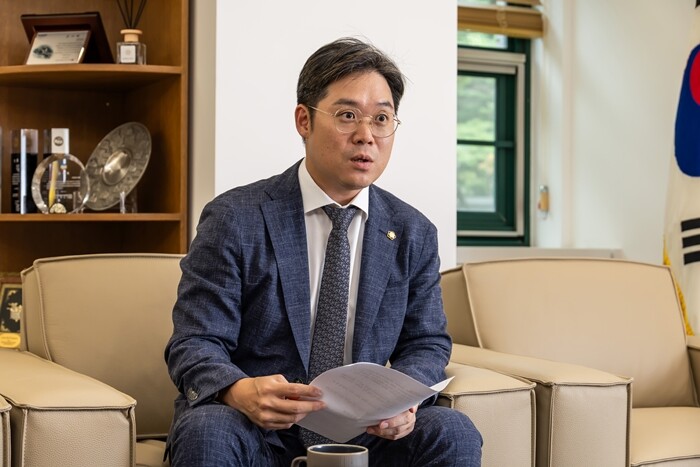 대한변협은 11월 26일 공지를 통해 “변호사법 제97조에 의거해 김정욱 협회장 직권으로 징계조사 절차에 돌입했다”고 밝혔다. 사진=최준필 기자