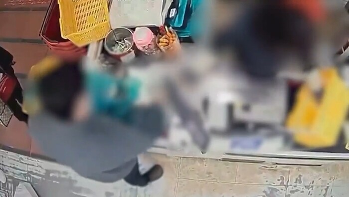 A 씨는 2시 45분경 모텔 객실을 잡았는데 2분 전인 43분경 모텔 인근 마트에서 술과 흉기를 구매했다. 사진=경남경찰청 제공 영상 캡처