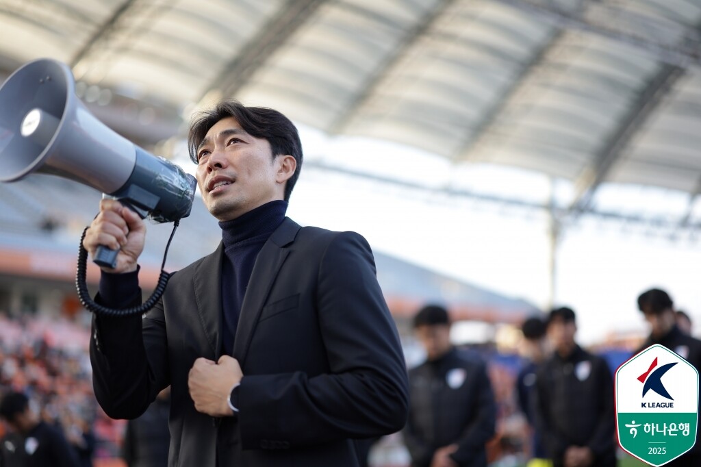 수원 삼성은 이번 승강 플레이오프 2경기에서 자신들의 실책으로 무너졌다. 사진=한국프로축구연맹 제공