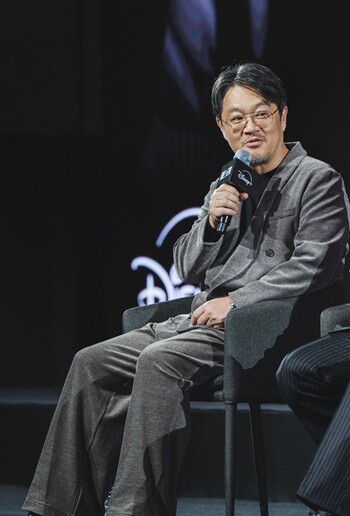 우민호 감독에게 있어서도 '메이드 인 코리아'는 첫 번째 OTT 작품이자 첫 번째 드라마 연출작으로 주목받고 있다. 사진=월트디즈니 컴퍼니 코리아 제공