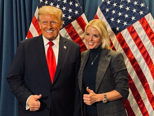 와일스는 팸 본디 법무장관(오른쪽)이 제프리 앱스타인 파일을 공개한 것과 관련해 “치명적인 실책을 저질렀다”고 평가했다. 사진=팸 본디 인스타그램