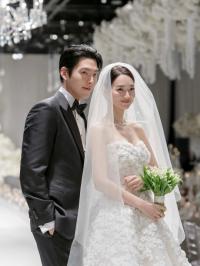 신민아♥김우빈, 웨딩 본식 포토 공개 "그림같은 스타 부부 탄생"