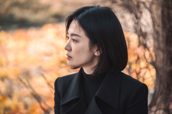 ‘그들이 사는 세상’ ‘그 겨울 바람이 분다’에 이어 넷플릭스 시리즈 ‘천천히 강렬하게’로 송혜교와 노희경 작가는 세 번째 호흡을 맞춘다. 사진=넷플릭스 제공