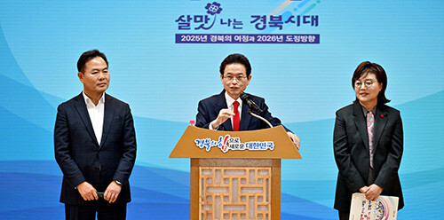 29일 이철우 지사가 '2025년 경북의 여정과 2026년 도정방향'에 대한 브리핑을 주재하고 있다. 사진=경북도 제공