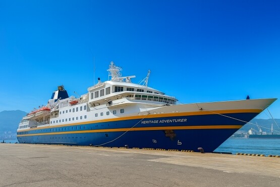 해리티지어드벤처호 마산항 기항 모습. 사진=경남도 제공