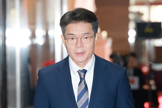 정원오 성동구청장이 12월 18일 국회에서 더불어민주당 정청래 대표와 면담하기 위해 당대표실로 향하고 있다. 사진=연합뉴스