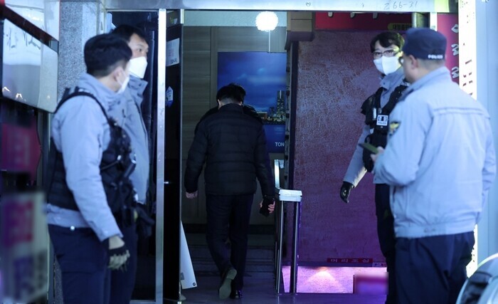 사건 초기 경찰은 호감이 있던 10대 여성 C 양에게 남자친구가 있다는 사실을 알게 된 A 씨가 흉기를 구입한 뒤 모텔로 C 양을 불렀다고 파악하고 있었다. 사진=연합뉴스