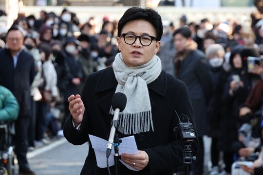 한동훈 전 국민의힘 대표가 2025년 12월 3일 서울 여의도 국회도서관 앞 쪽문에서 12·3 비상계엄 1주년 관련 기자회견을 하고 있다. 사진=박은숙 기자