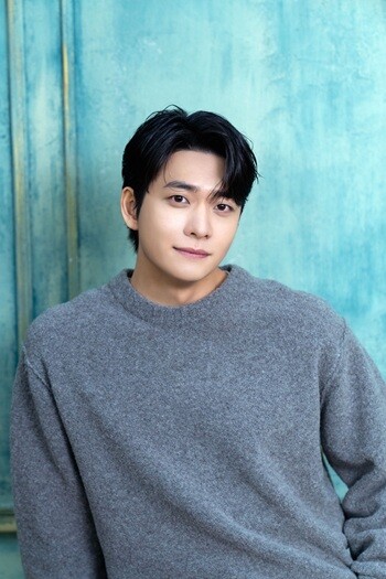 MBC 금토드라마 '이강에는 달이 흐른다'(이강)에서 배우 강태오는 마음속 깊이 상처를 품은 세자 이강으로 분했다. 사진=맨오브크리에이션 제공