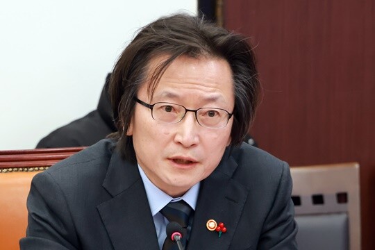 공정위는 쿠팡의 시장지배적 지위 남용 행위도 살펴보고 있다. 12월 30일 주병기 공정거래위원장이 국회에서 열린 경제형벌 민사책임 합리화 제2차 당정협의에 참석해 발언하고 있다. 사진=연합뉴스