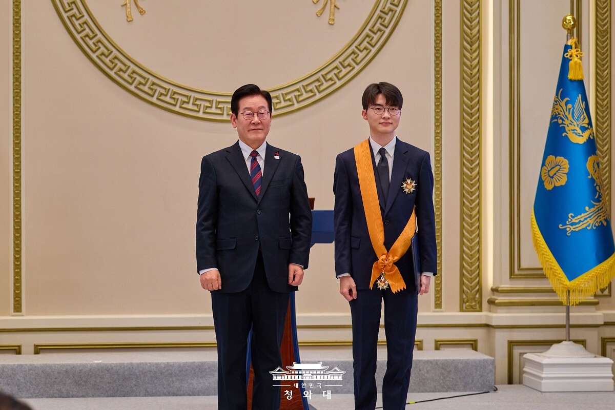 이상혁이 e스포츠선수 최초로 대통령으로부터 훈장을 받았다. 사진=대통령실