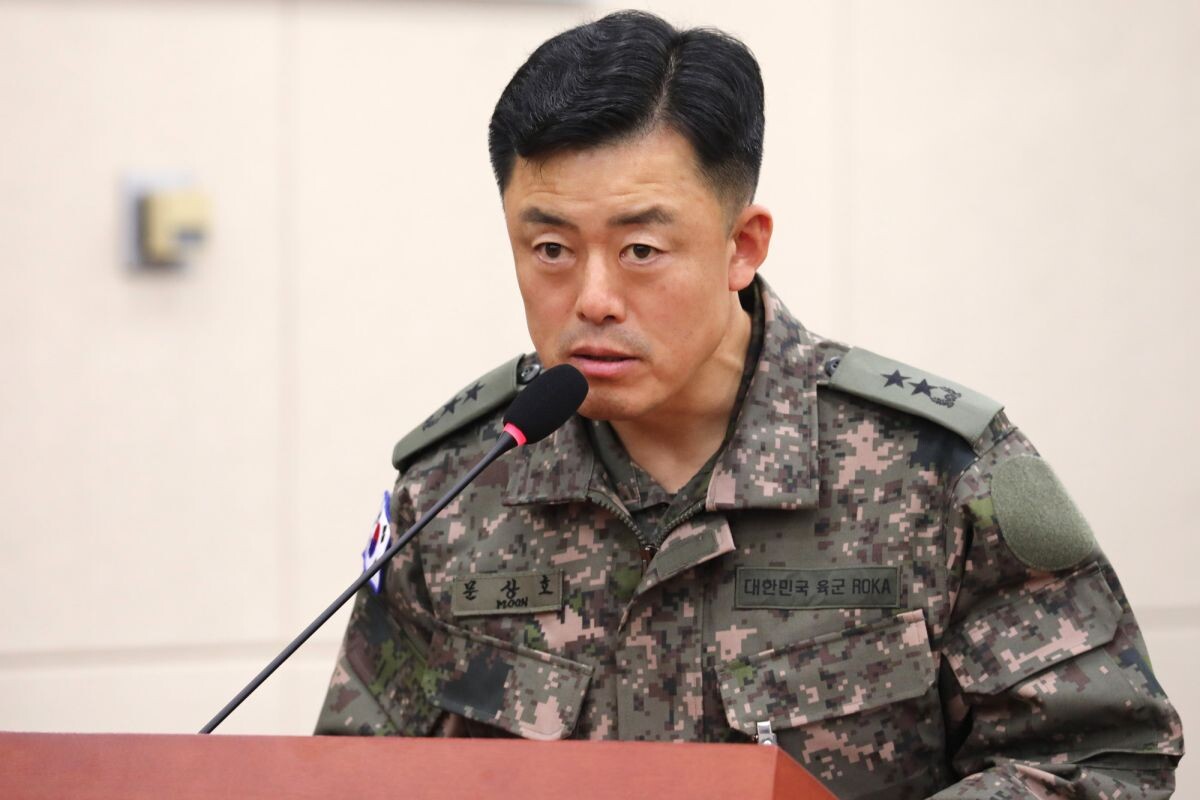 문상호 전 국군정보사령관이 2024년 12월 10일 국회에서 열린 국방위원회 전체회의에서 의원 질의에 답변하고 있다. 사진=박은숙 기자