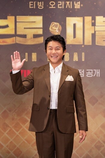 조직폭력배와 절친한 사이라는 의혹이 불거졌던 방송인 조세호가 활동 중단 약 한 달만에 복귀 소식을 알린 가운데 해당 의혹을 처음 제기했던 폭로자가 재등판했다. 사진=티빙 제공