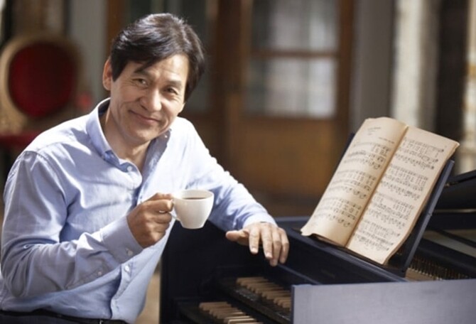 “아내는 여자보다 아름답다”, “커피, 이제는 향입니다”, “가슴이 따뜻한 사람과 마시고 싶습니다” 등 주옥같은 맥심의 광고 카피가 고인의 입을 통해 대중에게 전달됐다. 사진=동서식품 제공