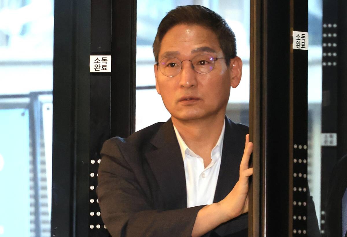 관봉권·쿠팡 관련 의혹을 수사하는 안권섭 특별검사가 지난해 12월 31일 서울 서초구 특검 사무실로 출근하고 있다. 사진=연합뉴스