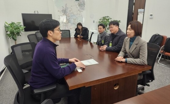 국토교통위원장실 보좌관 면담 모습. 사진=경남도 제공