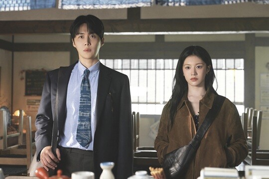 '이 사랑 통역 되나요?'에서 김선호는 다중언어 통역사 주호진을, 고윤정은 전 세계의 사랑을 받는 글로벌 톱스타 차무희를 연기했다. 사진=넷플릭스 '이 사랑 통역 되나요?' 스틸컷