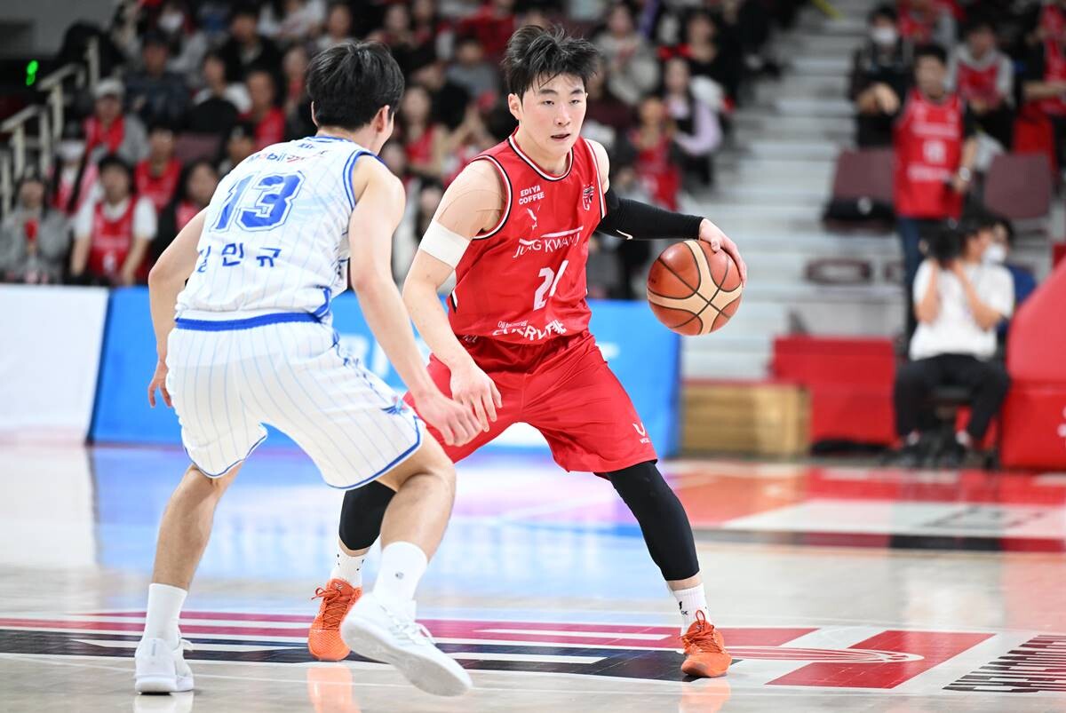강성욱 외에도 문유현(사진) 등 이번 시즌 유독 좋은 활약을 보이는 신인이 많다. 사진=KBL 제공