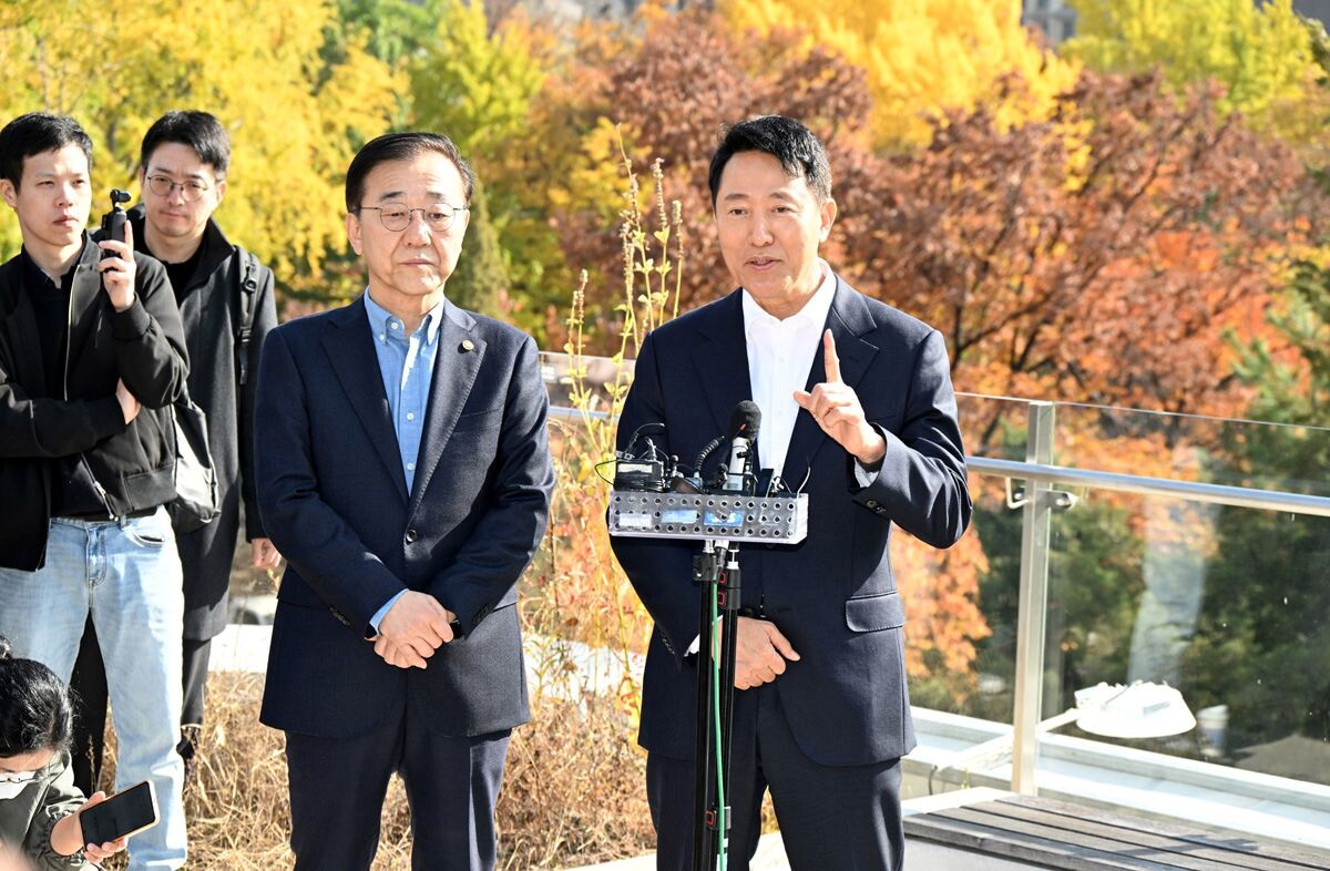 김윤덕 국토교통부 장관과 오세훈 서울시장이 지난해 11월 13일 부동산 시장 안정화 대책을 발표하고 있다. 사진=서울시 제공