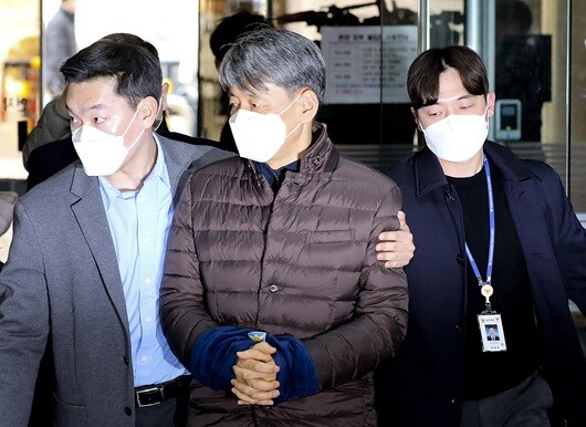 내란 중요임무종사 혐의를 받는 조지호 경찰청장이 2024년 12월 13일 오후 서울 서초구 서울중앙지법에서 열린 구속 전 피의자 심문(영장실질심사)을 마치고 법원을 나서고 있다. 사진=박정훈 기자