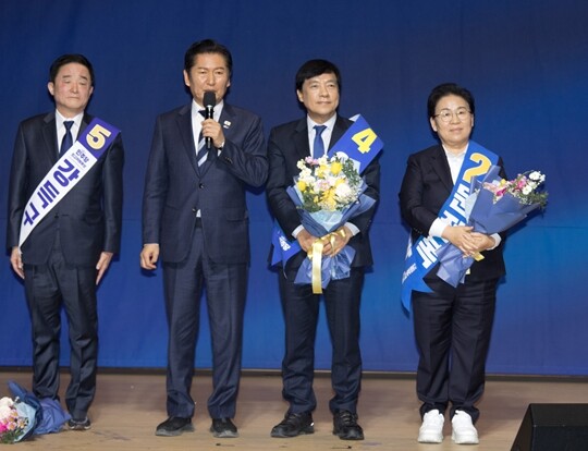 1월 11일 오후 국회 대회의실에서 열린 더불어민주당 최고위원 보궐선거에서 강득구 이성윤 문정복 후보가 최고위원으로 당선됐다. 사진=이종현 기자
