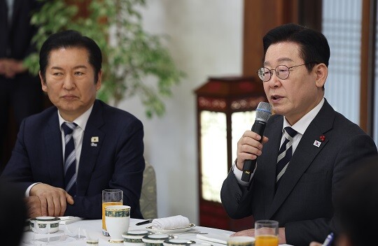 이재명 대통령이 1월 16일 청와대 상춘재에서 열린 정당 지도부 초청 오찬에서 발언하고 있다. 사진=연합뉴스