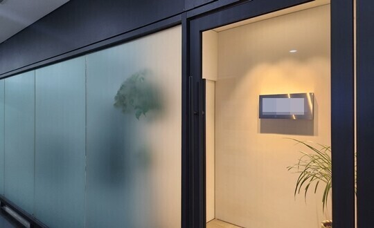 배 아무개 씨가 대표이사를 맡은 B 인베스트먼트는 2024년 2월 서울 서초동 아크로비스타 지하상가의 코바나컨텐츠 사무실에 입주했다. 이후 윤석열 전 대통령 탄핵으로 지난 4월 11일 김건희 씨가 아크로비스타 자택으로 복귀하자, B 인베스트먼트는 즉각 사무실을 비웠다. 사진=민웅기 기자