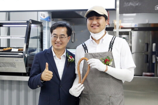 안산 청년푸드창업허브를 방문한 김동연 경기도지사. 사진=경기도 제공