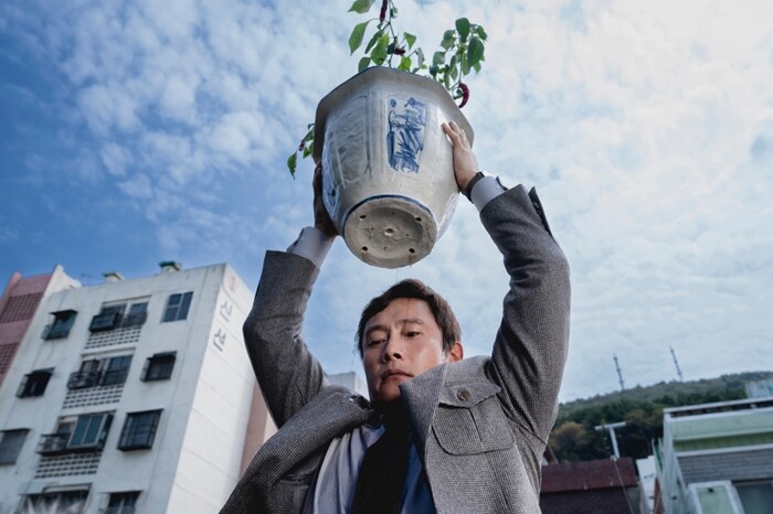 제98회 아카데미 시상식 예비 후보 숏리스트에 포함됐던 박찬욱 감독의 ‘어쩔수가없다’는 최종 후보로 오르지 못했다. 사진=영화 ‘어쩔수가없다’ 홍보 스틸컷