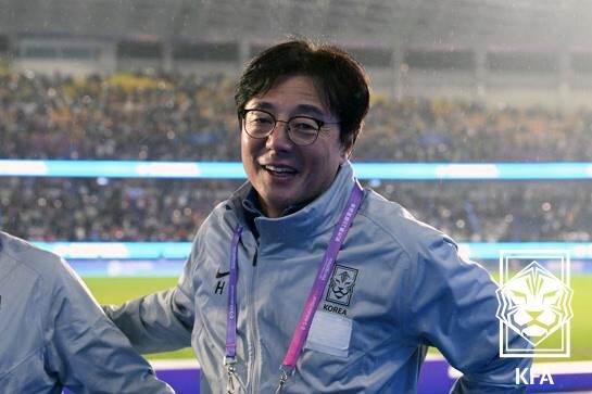 협회 내부 인사가 맡아 왔던 U-17 대표팀이나 U-20 대표팀과 달리 U-23 대표팀은 스타 플레이어 출신 감독들이 맡는 경우가 많았다. 사진=KFA 제공