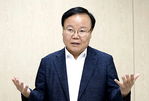 김재원 국민의힘 최고위원이 '일요신문'과 인터뷰를 하고 있다. 사진=김재원 사무소 제공