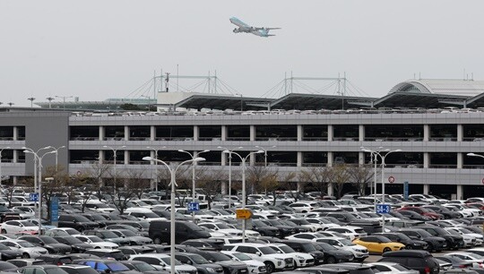지난해 인천국제공항공사가 역대 최대치의 주차수익을 거둔 것으로 확인됐다. 인천국제공항 제1여객터미널(T1) 주차장 모습. 사진=연합뉴스