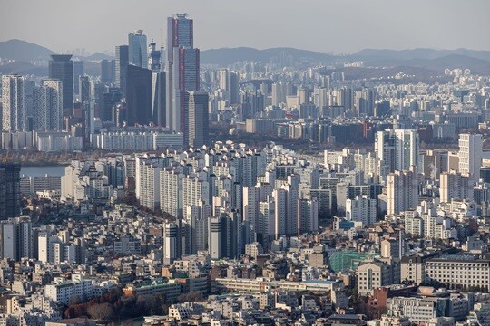 남산에서 바라 본 서울 시내 아파트 단지 모습으로 기사의 특정 내용과 관련없다. 사진=최준필 기자