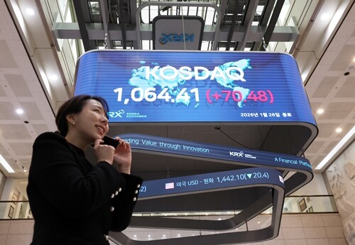 코스닥 지수가 1000선을 넘어선 지난 1월 26일 서울 영등포구 한국거래소 현황판에 코스닥 지수가 표시되고 있다. 사진=연합뉴스