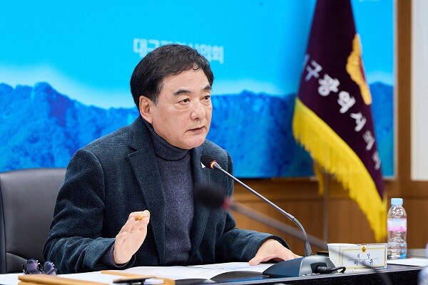 19일 대구시의회에서 열린 긴급 확대의장단 회의에서 이만규 의장이 대구경북 행정통합특별법 수정안에 대한 발언을 하고 있다. 사진=대구시의회 제공
