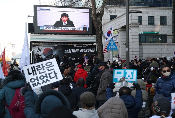 12·3 비상계엄 사태와 관련해 내란 우두머리 혐의로 재판에 넘겨진 윤석열 전 대통령이 1심에서 무기징역을 선고받았다. 사진 = 연합뉴스
