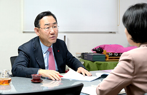 주호영 대구시장 출마예정자(국회부의장)가 '일요신문'과 인터뷰를 갖고 있다. 사진=주호영 국회부의장 사무실 제공