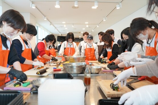 봉사활동 모습. 사진=부산은행 제공