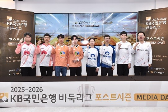 KB바둑리그 포스트시즌에 진출한 4개 팀. 왼쪽부터 양건 감독·변상일 9단(전주), 안성준 9단·박승화 감독(고려아연), 김은지 9단·이희성 감독(원익), 강동윤 9단·박정상 감독(영림). 사진=한국기원 제공