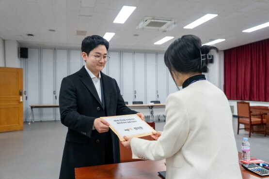 제9회 지방선거 부산광역시장 예비후보 공식 등록 장면. 사진=정이한 예비후보 캠프 제공