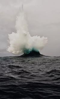 ‘70m 물기둥 쇼 보셨나요?’ 세계서 가장 미친 파도