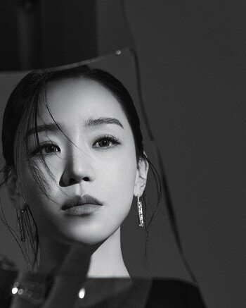 극 중 사라킴과 김미정의 결말에 대해 신혜선은 "자신이 추구하는 가치에 대한 허상을 짚은 것"이라고 설명했다. 사진=넷플릭스 제공