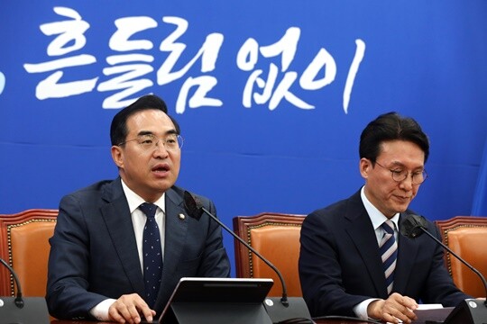 기획예산처 장관 후보자 자리에 중진 박홍근 더불어민주당 의원이 지명됐다. 2023년 4월 박홍근 더불어민주당 당시 원내대표가 국회에서 열린 원내대책회의에서 모두 발언을 하고 있다. 사진=박은숙 기자