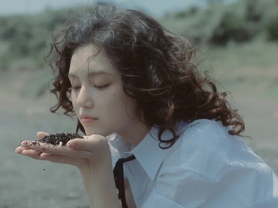 걸그룹 뉴진스 팬덤 버니즈가 뉴진스 멤버 5인의 전원 복귀를 요구하는 트럭 시위를 진행 중인 가운데 소속사 어도어 측이 전 멤버 다니엘의 콘텐츠 삭제 조치를 알렸다.  사진=어도어 제공