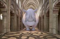 미술관에 들어간 풍선 코뿔소